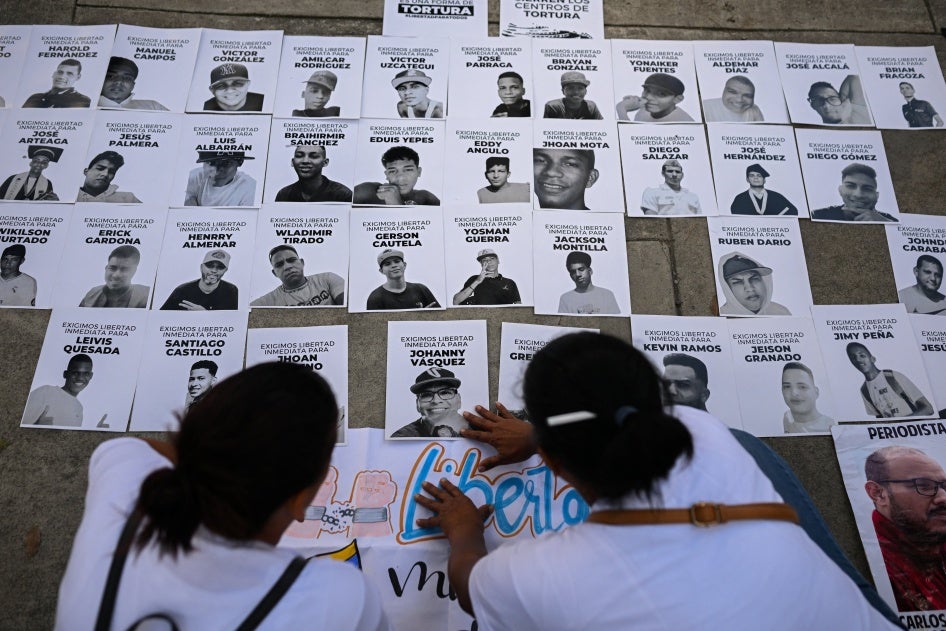 Parentes de presos políticos participam de um protesto 